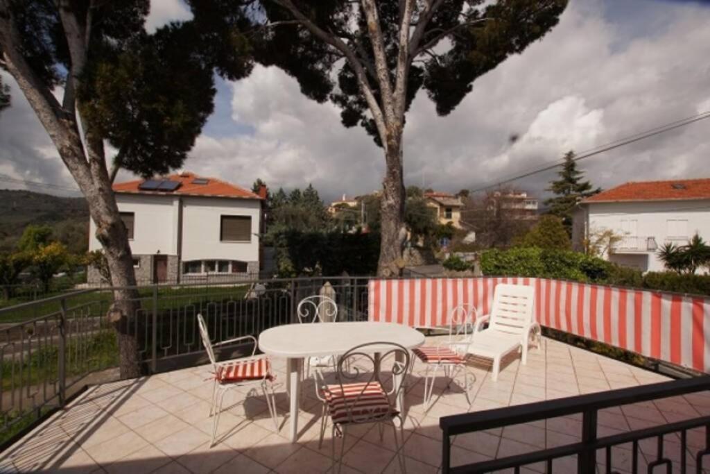 Casa Belvedere Diano Castello Eksteriør billede